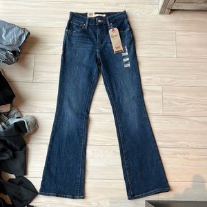 Levi’s 725 High Rise Bootcut Jeans